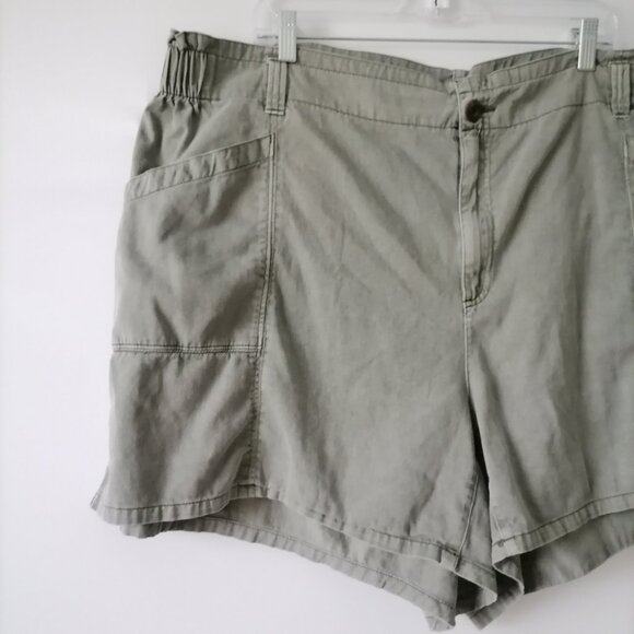 Old Navy Womens Gray High Rise Flat Front Pockets Bermuda Shorts Plus Size 3X - Picture 3 of 6
